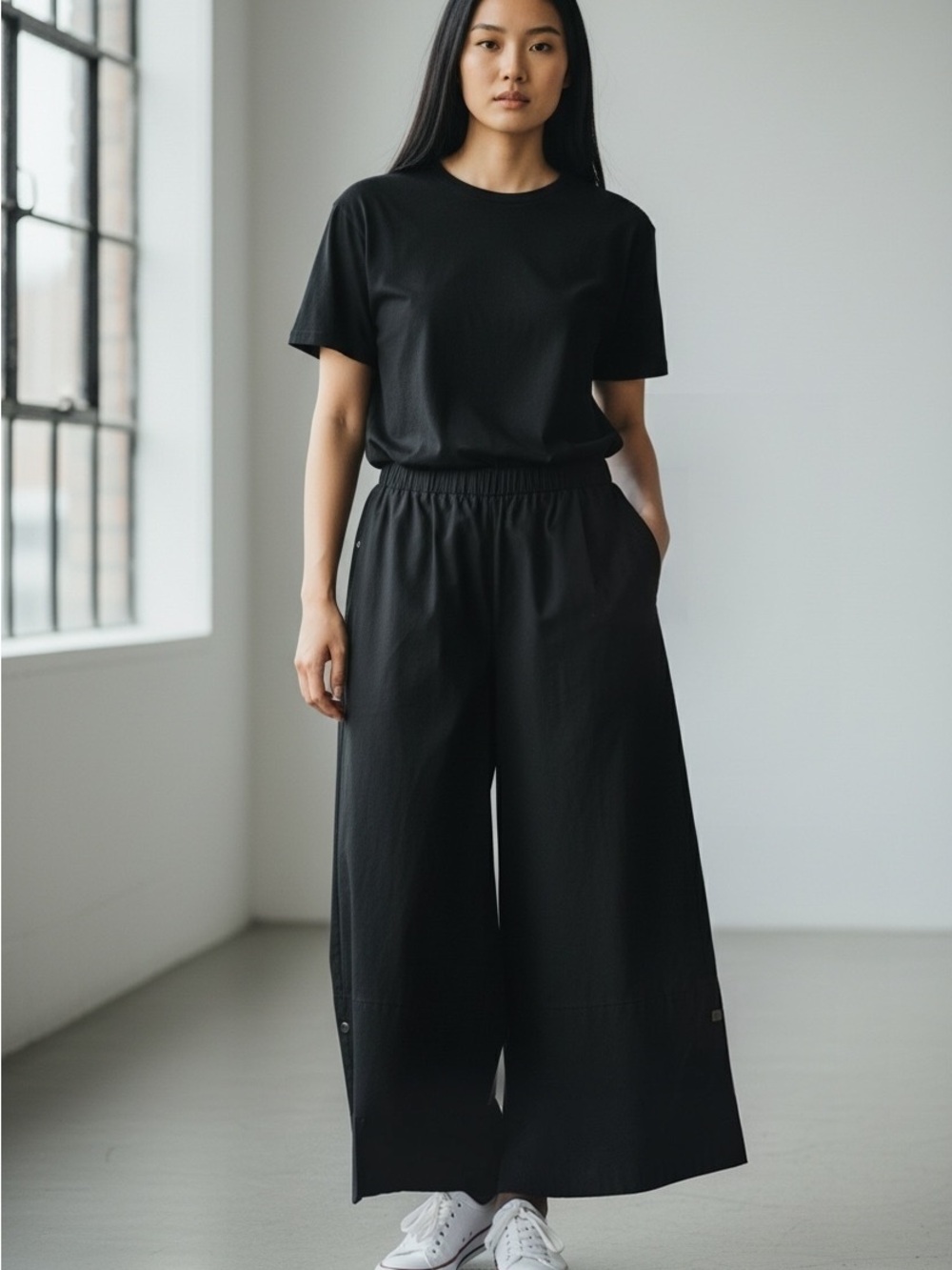 Wide Leg Pull-On Pants in Black